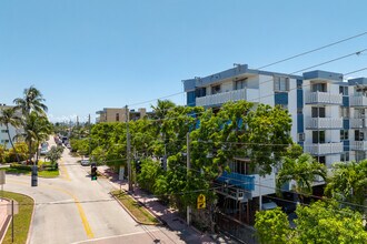 Waterway Plaza in Miami Beach, FL - Building Photo - Building Photo