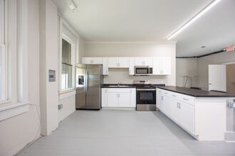 9 S Main St in Statesboro, GA - Building Photo - Building Photo