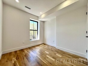 10 Marconi Pl, Unit 2 in Brooklyn, NY - Building Photo - Building Photo