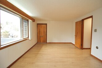 3200-3236 SW Marigold St in Portland, OR - Building Photo - Building Photo