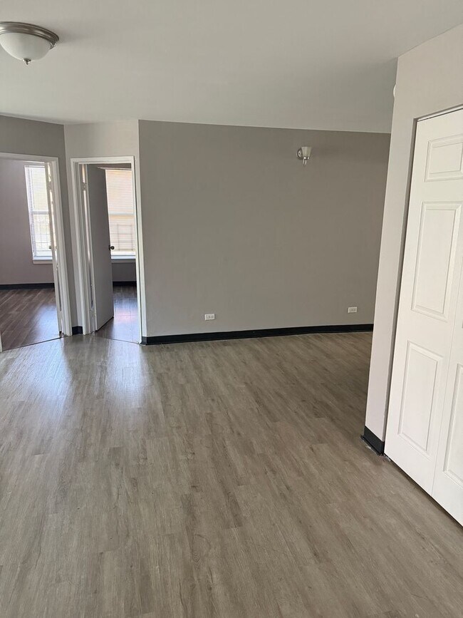 3054 W Madison St, Unit 101 in Chicago, IL - Foto de edificio - Building Photo