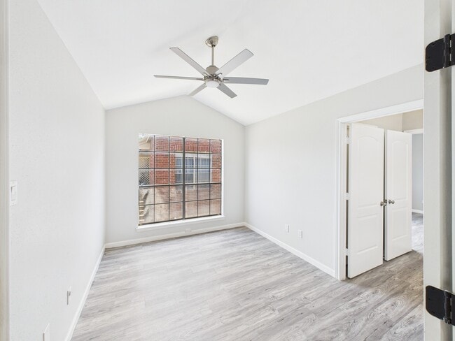 8055 Cambridge St in Houston, TX - Foto de edificio - Building Photo