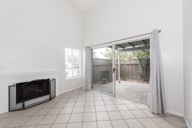2882 Sanford Ln in Carlsbad, CA - Building Photo - Building Photo