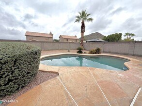 1702 E Blackhawk Dr in Phoenix, AZ - Foto de edificio - Building Photo