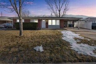 303 S 250 W in Kaysville, UT - Building Photo