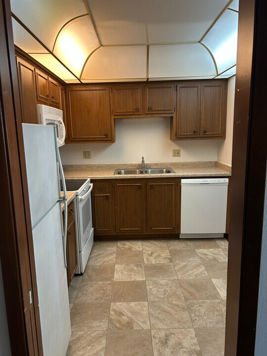 4333 N Oakland Ave in Shorewood, WI - Building Photo