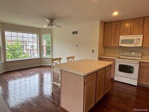 71 Grandview Cir in White Lake, MI - Building Photo - Building Photo