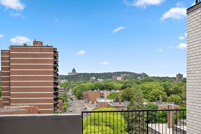 4775 Borden Av in Montréal, QC - Building Photo - Building Photo