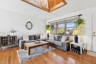 5 Rutyna Cir in Hampton Bays, NY - Building Photo - Building Photo