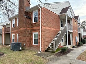 208 Quarter Trl, Unit Apt H in Newport News, VA - Building Photo