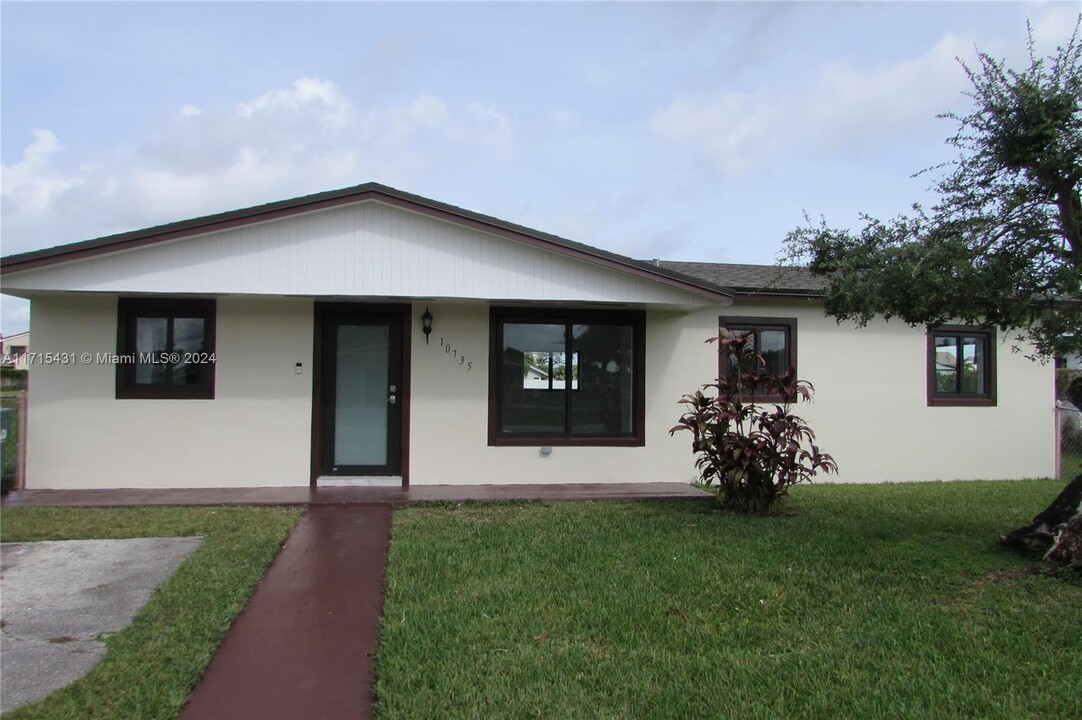 10735 SW 141st Ln in Miami, FL - Building Photo