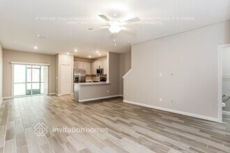 1217 Coastal Mdw Trl in Jacksonville, FL - Foto de edificio - Building Photo