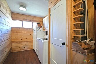 553 Scenic Dr in Canyon Lake, TX - Building Photo - Building Photo