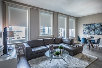Gayoso House & Pembroke Square in Memphis, TN - Building Photo - Interior Photo