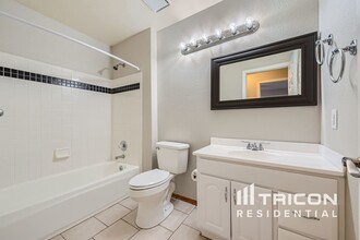 995 Cobblestone Dr in Littleton, CO - Building Photo - Building Photo