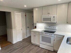 9 Newport Ave-Unit -Main House in Pembroke, MA - Building Photo - Building Photo