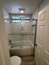 10266 Wateridge Cir in San Diego, CA - Foto de edificio - Building Photo