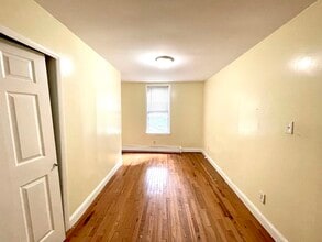 72 Storms Ave in Jersey City, NJ - Building Photo - Building Photo