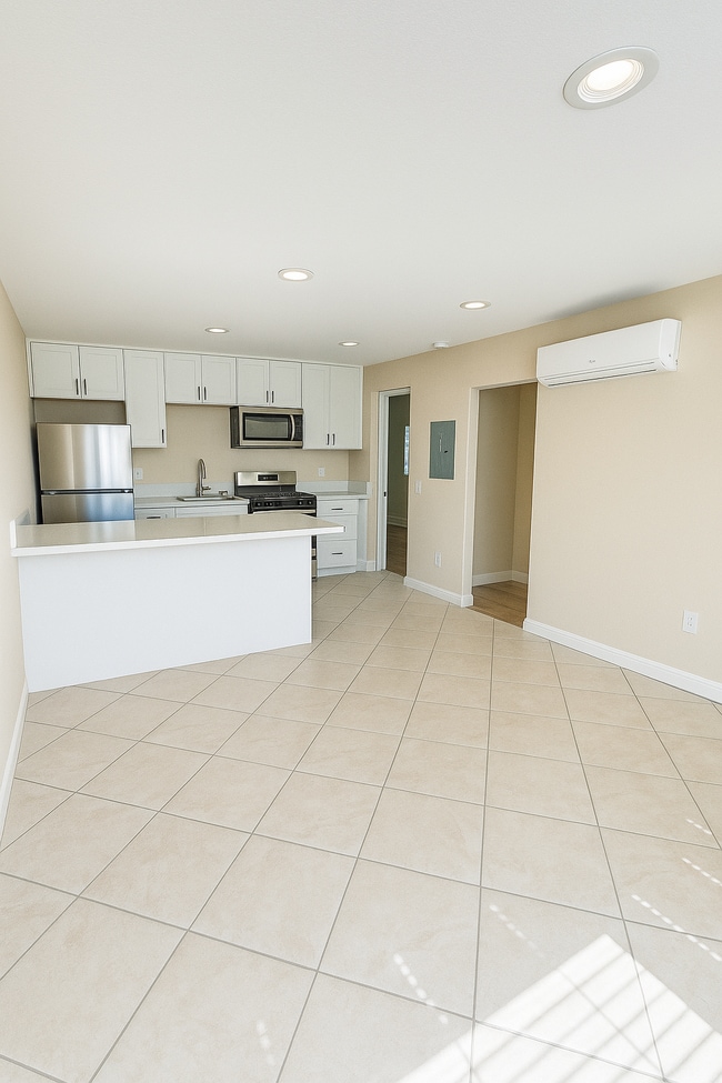 1906 Stewart St in Oceanside, CA - Foto de edificio - Building Photo