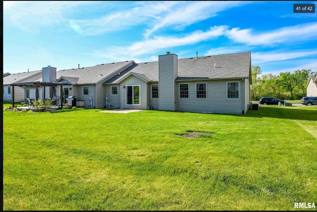 1917 English Oak in Washington, IL - Building Photo - Building Photo