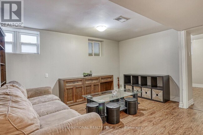 4 Yeomans Rd in Toronto, ON - Building Photo - Building Photo