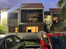 7913 SW 104th St in Miami, FL - Building Photo