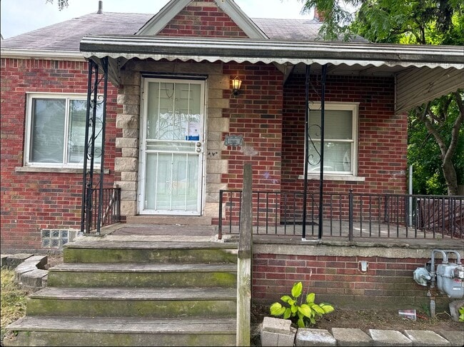 property at 15872 Fairmount Dr