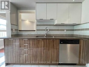 2550 Thomas St in Mississauga, ON - Building Photo - Building Photo