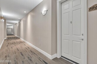 5450 E Deer Valley Dr in Phoenix, AZ - Foto de edificio - Building Photo