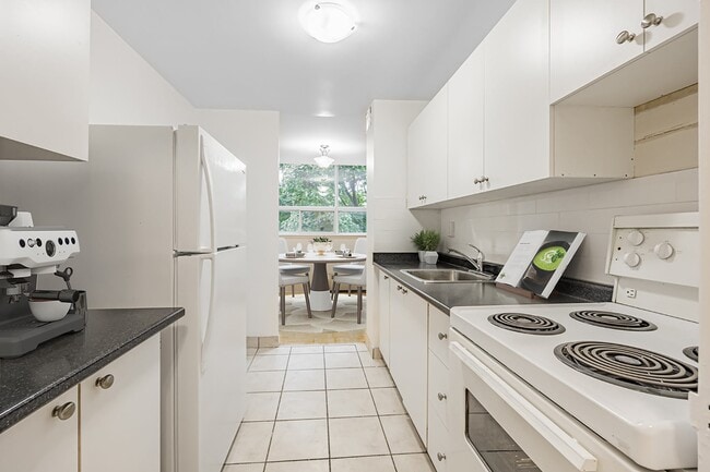 48 Grenoble Drive in Toronto, ON - Building Photo - Building Photo
