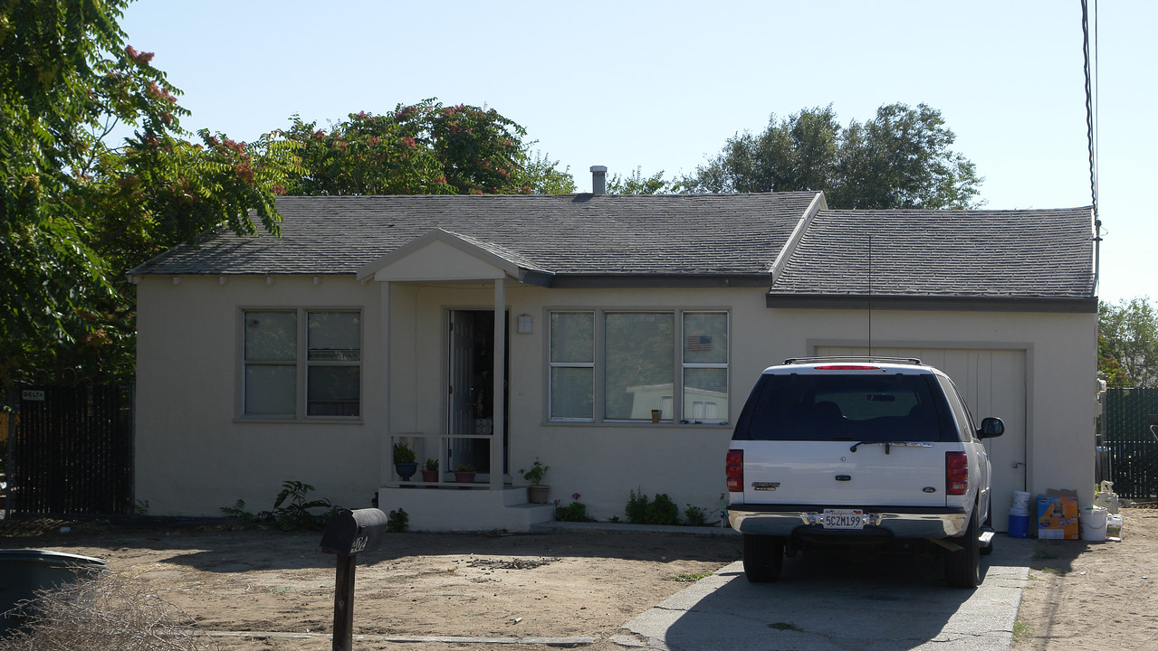 402 5th St in Oakley, CA - Building Photo