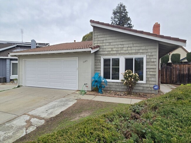 1685 Chesterton Cir in San Jose, CA - Foto de edificio - Building Photo