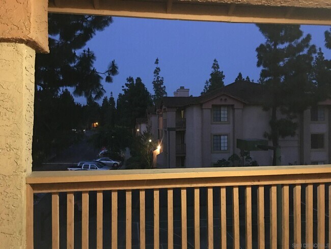 12043 Alta Carmel Ct in San Diego, CA - Building Photo - Building Photo