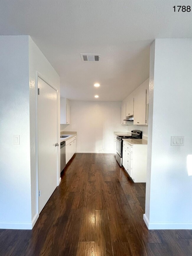 1788 Long Barn Way in Stockton, CA - Foto de edificio - Building Photo