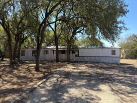 509 Harmons Way in San Marcos, TX - Building Photo