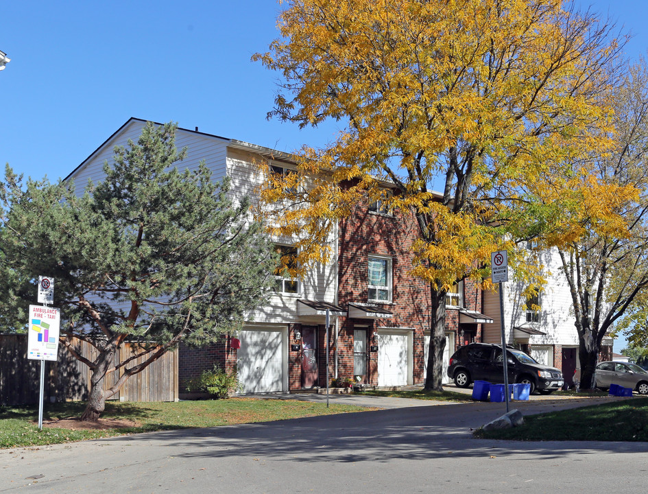 Kimberly Way in Hamilton, ON - Building Photo