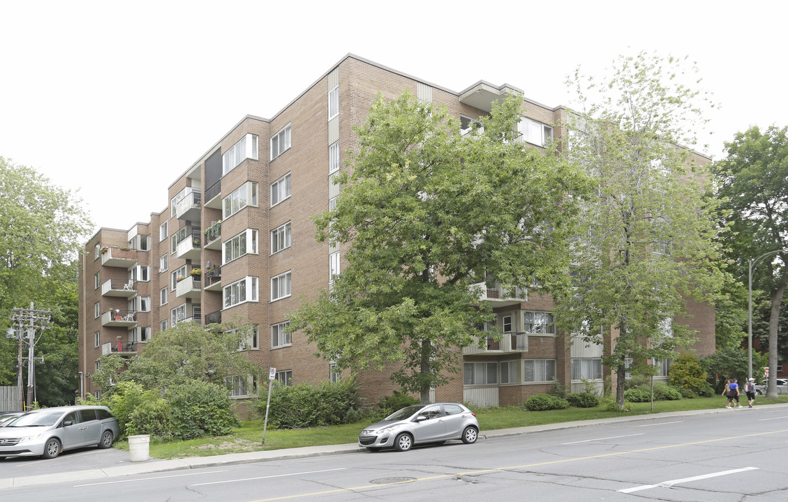 400 Lansdowne in Westmount, QC - Building Photo