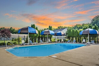 Bedford Place Apartments in Blacklick, OH - Foto de edificio - Building Photo