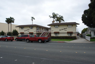 Star Pine Manor in Chula Vista, CA - Building Photo - Building Photo