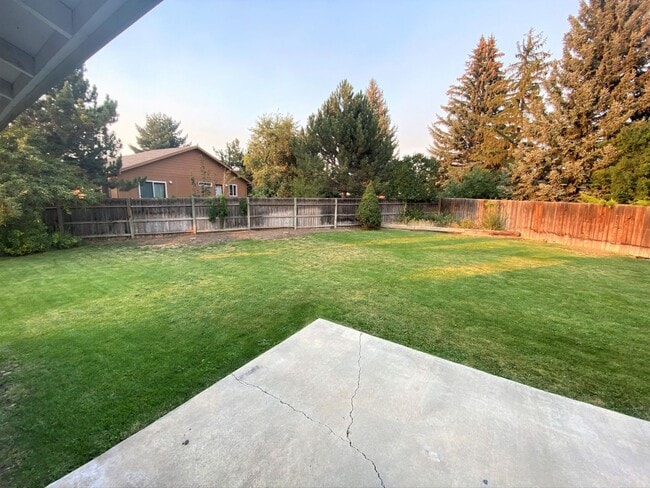 201 W Mt Hood Ct in Ellensburg, WA - Building Photo - Building Photo