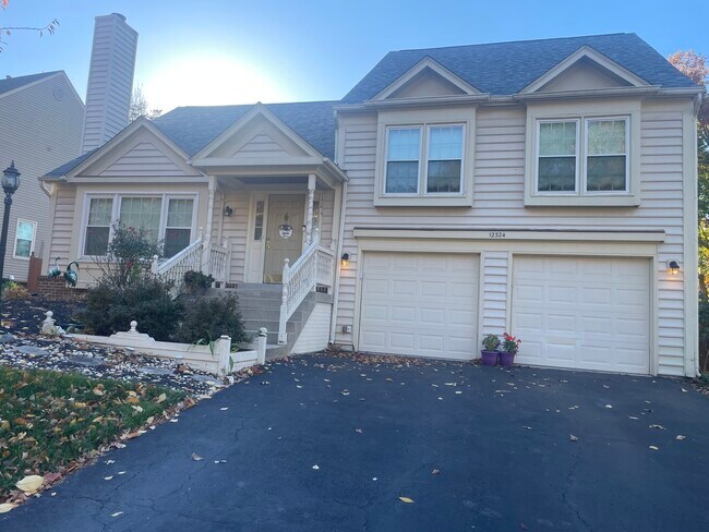 12324 Knightsbridge Dr in Woodbridge, VA - Building Photo - Building Photo