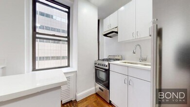 140 E 46th St in New York, NY - Building Photo - Building Photo