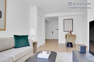 160 W 24th St in New York, NY - Building Photo - Building Photo