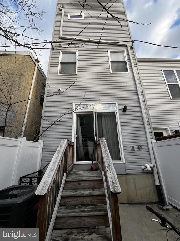property at 1332 S 30th St