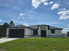 710 Godwid Ave S in Lehigh Acres, FL - Building Photo