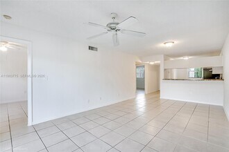 9992 Nob Hill Pl in Sunrise, FL - Building Photo - Building Photo