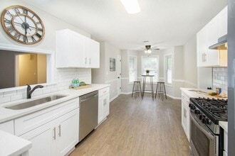 140 Crabtree Dr in Roswell, GA - Building Photo - Building Photo