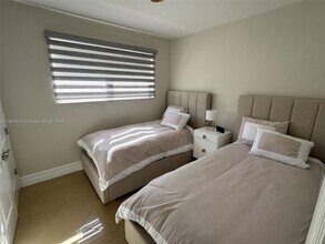 17800 NE 10th Ave in North Miami Beach, FL - Building Photo - Building Photo