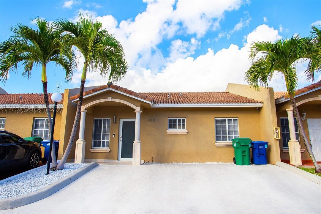 7683 NW 182nd Ln in Hialeah, FL - Building Photo