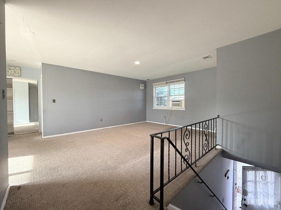 51 Garden View Terrace in East Windsor, NJ - Building Photo